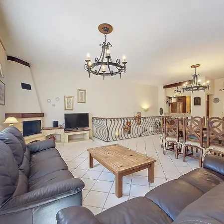Holiday home St Julians Entire House With Outdoor Space