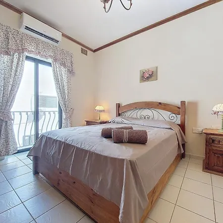 St Julians Entire House With Outdoor Space Holiday home
