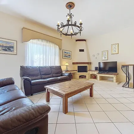St Julians Entire House With Outdoor Space Madliena